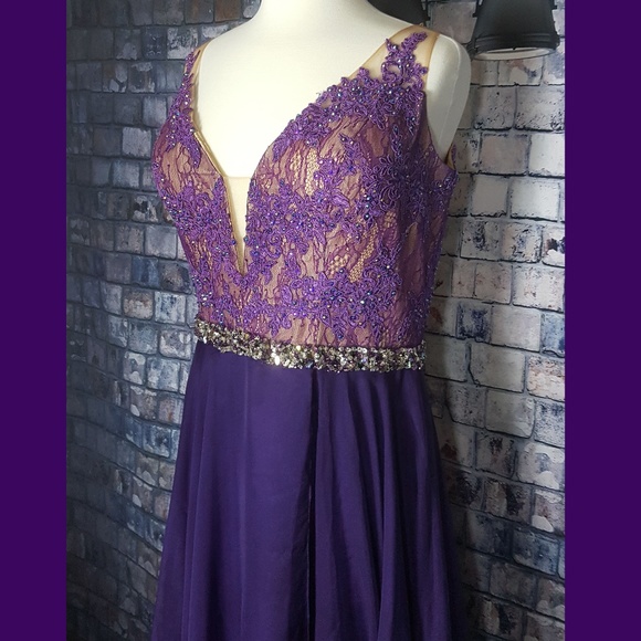 Stunning Mac Duggal gown w/ beads& rhinestones GUC - Picture 3 of 7